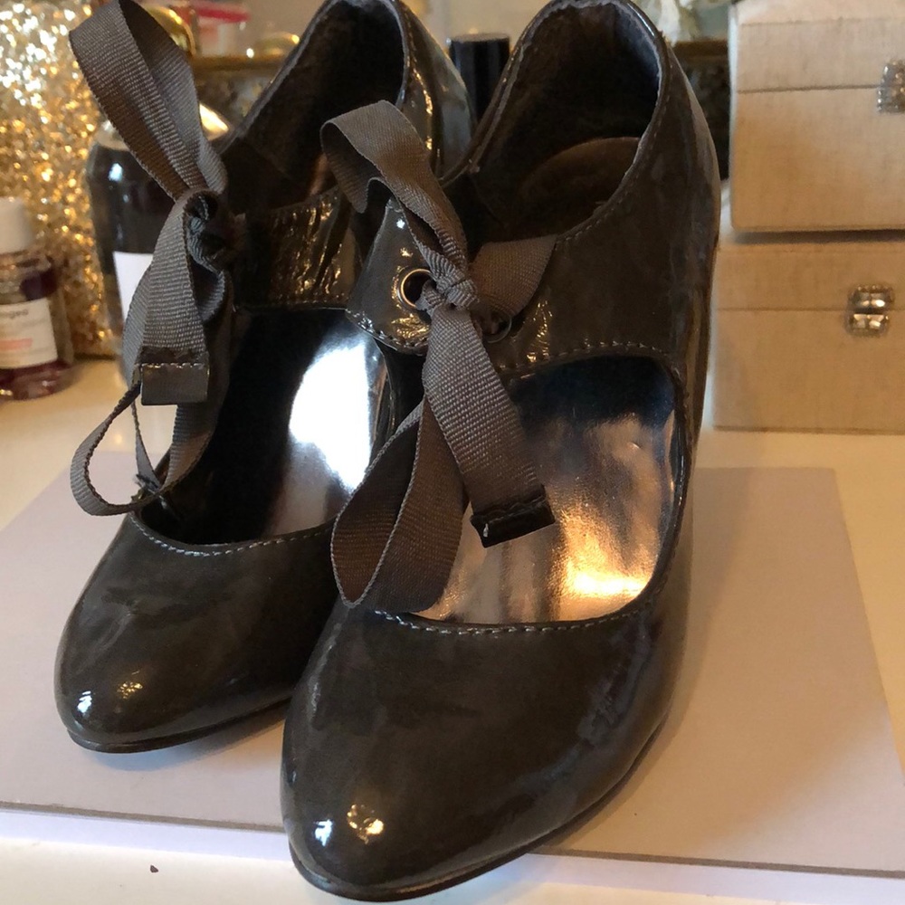 Bow heels! - Picture 2 of 5